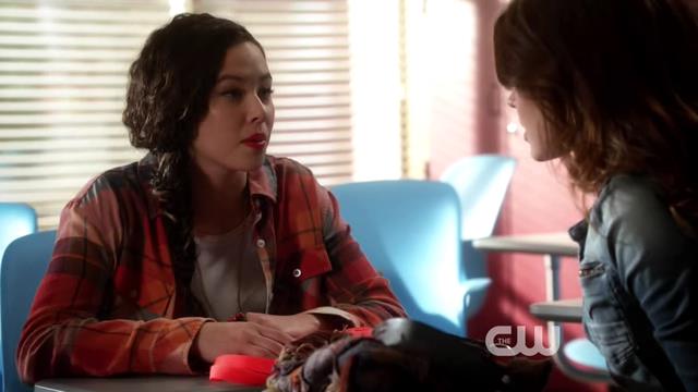 VampireDiariesWorld-dot-org_StarCrossedS01E06-0500.jpg VampireDiariesWorld-dot-org_StarCrossedS01E06-0500.jpg