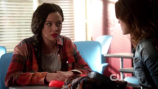 VampireDiariesWorld-dot-org_StarCrossedS01E06-0502.jpg