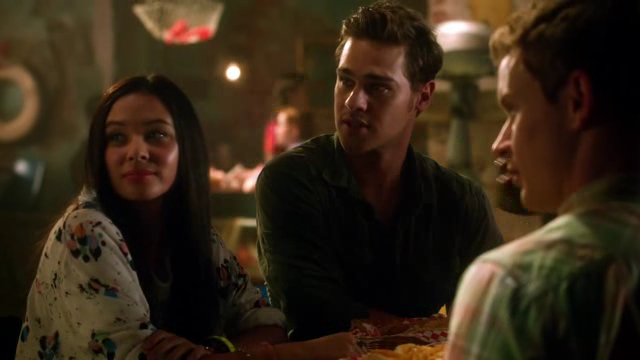 VampireDiariesWorld-dot-org_StarCrossedS01E070382.png