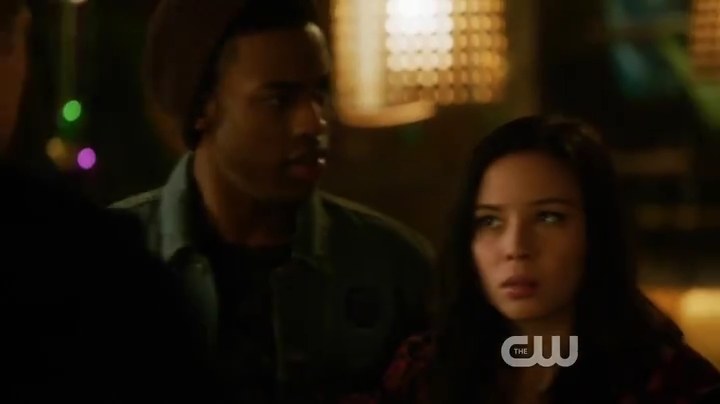 VampireDiariesWorld-dot-org_StarCrossed-S01E13-0311.jpg