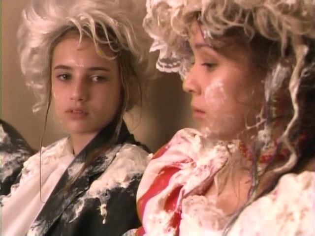 VampireDiariesWorld_dot_nl-UnfabulousS01E01-945.jpg