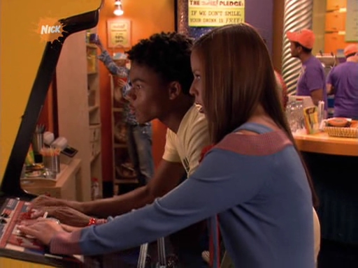VampireDiariesWorld_dot_nl-UnfabulousS02E05-0406.jpg
