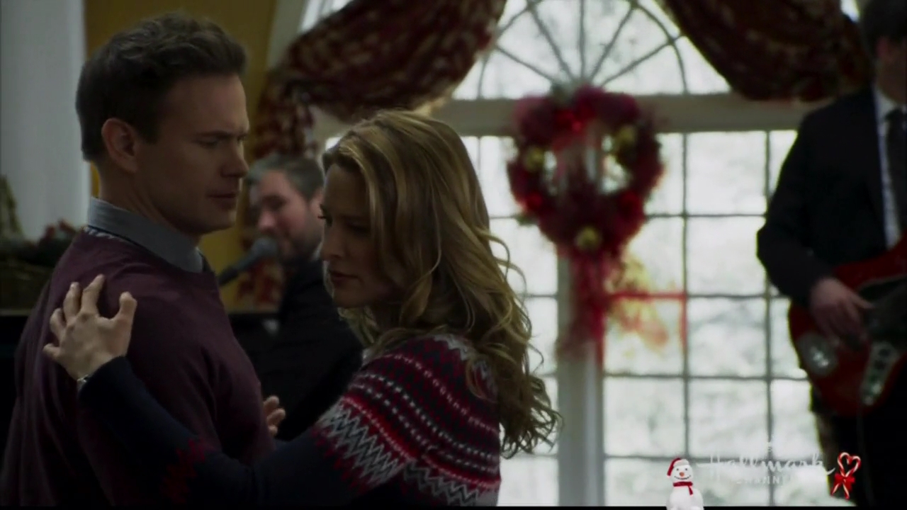 VampireDiariesWorld-dot-nl_ChristmasWishesAndMistletoeKisses06570.jpg