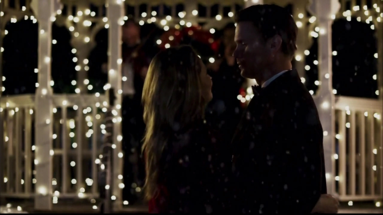 VampireDiariesWorld-dot-nl_ChristmasWishesAndMistletoeKisses08030.jpg