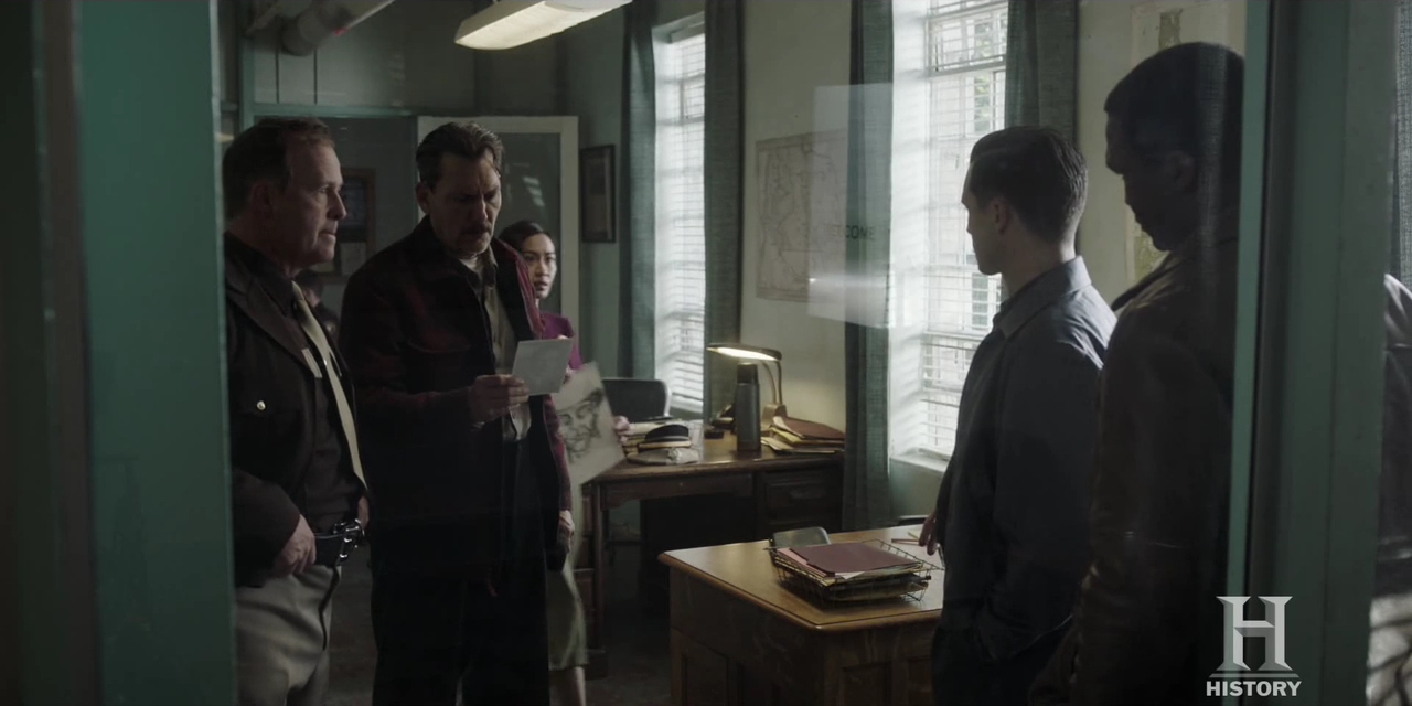 VampireDiariesWorld-dot-nl-ProjectBlueBook2x05-1949.jpg