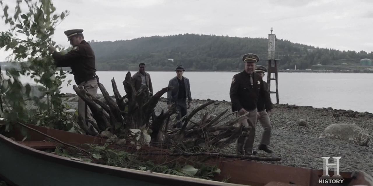VampireDiariesWorld-dot-nl-ProjectBlueBook2x05-1970.jpg