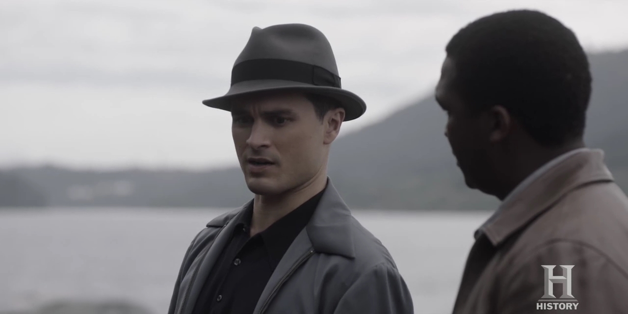 VampireDiariesWorld-dot-nl-ProjectBlueBook2x05-1990.jpg