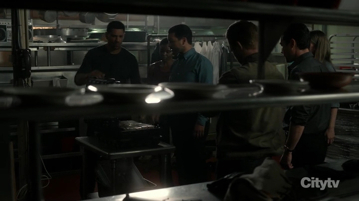 vampirediariesworld-dot-nl_quantumleap1x01-0939.jpg
