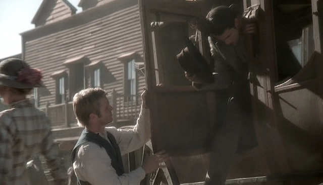 VampireDiariesWorld-dot-nl_LoveFindsAHome0541.jpg
