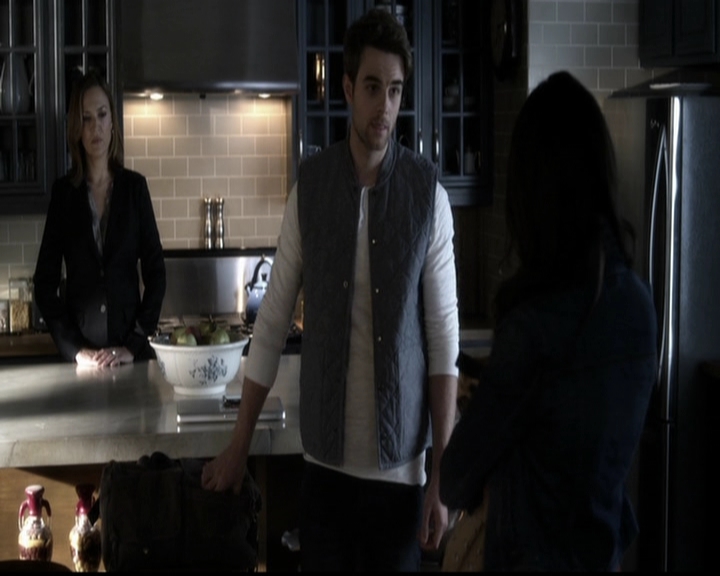 LucyHale-dot-nl_PrettyLittleLiars-4x22CoverForMe0288.jpg