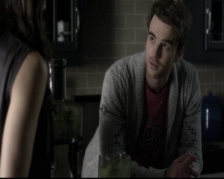 LucyHale-dot-nl_PrettyLittleLiars-4x22CoverForMe0869.jpg