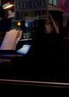 vampirediariesworld-dot-org_AmericanMall00250.png