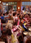 vampirediariesworld-dot-org_AmericanMall01296.png