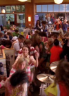 vampirediariesworld-dot-org_AmericanMall01299.png