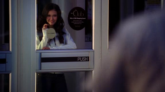 vampirediariesworld-dot-org_AmericanMall00004.png