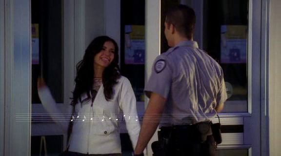 vampirediariesworld-dot-org_AmericanMall00011.png