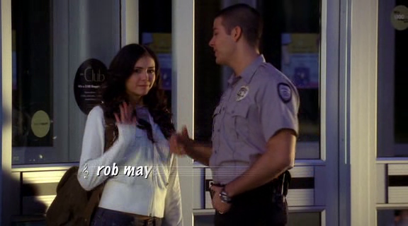 vampirediariesworld-dot-org_AmericanMall00017.png