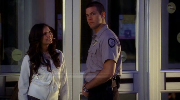 vampirediariesworld-dot-org_AmericanMall00025.png