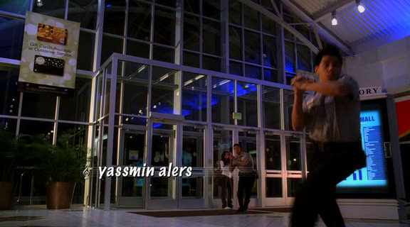 vampirediariesworld-dot-org_AmericanMall00027.png