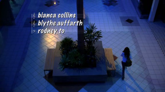 vampirediariesworld-dot-org_AmericanMall00038.png