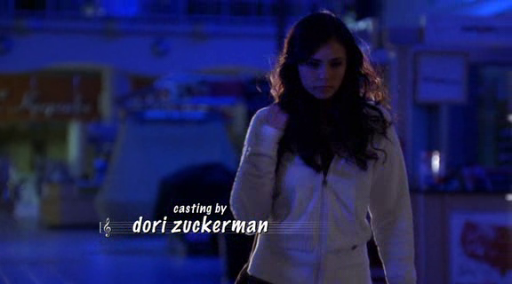 vampirediariesworld-dot-org_AmericanMall00051.png