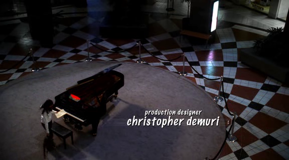 vampirediariesworld-dot-org_AmericanMall00065.png