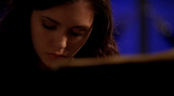 vampirediariesworld-dot-org_AmericanMall00073.png