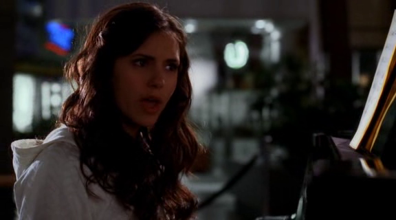 vampirediariesworld-dot-org_AmericanMall00113.png