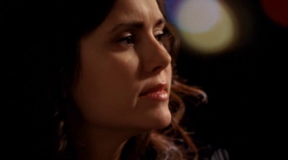 vampirediariesworld-dot-org_AmericanMall00121.png