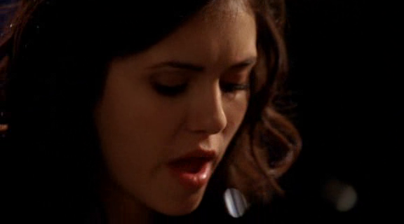vampirediariesworld-dot-org_AmericanMall00122.png