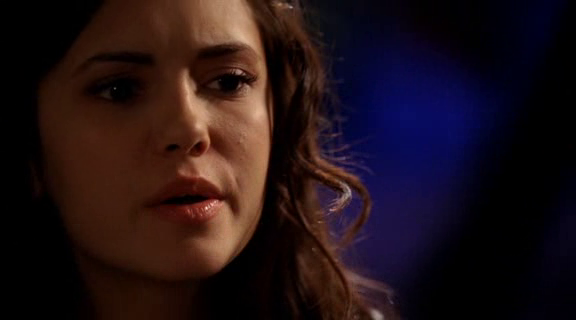 vampirediariesworld-dot-org_AmericanMall00126.png