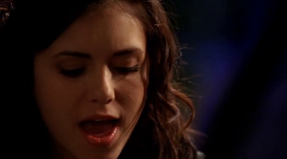vampirediariesworld-dot-org_AmericanMall00127.png