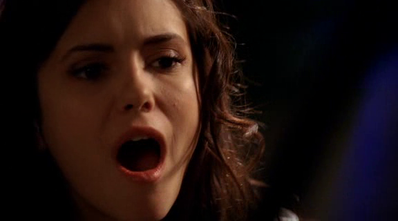 vampirediariesworld-dot-org_AmericanMall00128.png