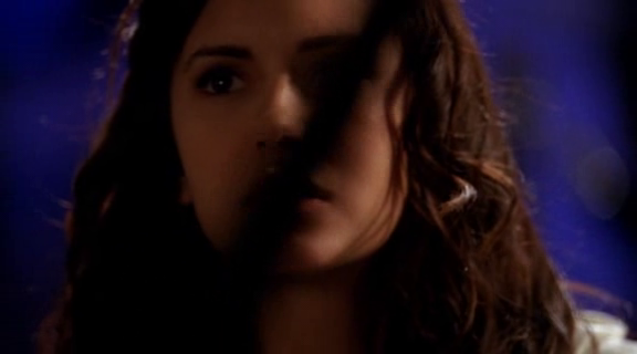 vampirediariesworld-dot-org_AmericanMall00133.png