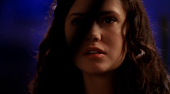 vampirediariesworld-dot-org_AmericanMall00134.png