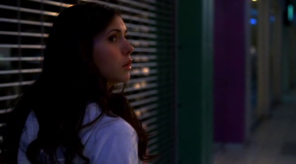vampirediariesworld-dot-org_AmericanMall00215.png