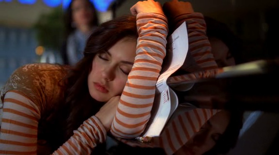 vampirediariesworld-dot-org_AmericanMall00265.png