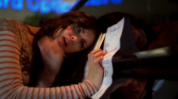vampirediariesworld-dot-org_AmericanMall00271.png