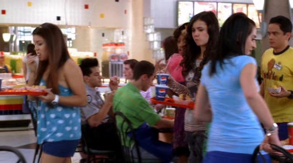 vampirediariesworld-dot-org_AmericanMall00441.png