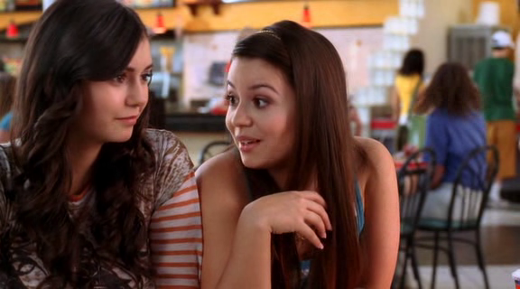 vampirediariesworld-dot-org_AmericanMall00502.png