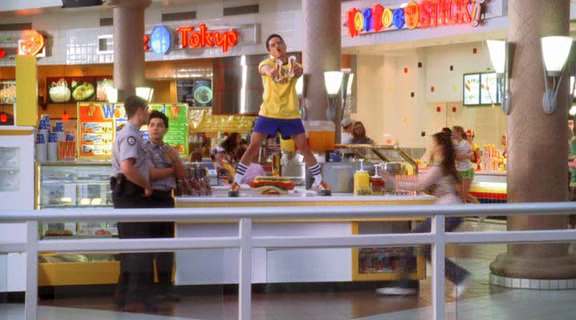 vampirediariesworld-dot-org_AmericanMall00503.png
