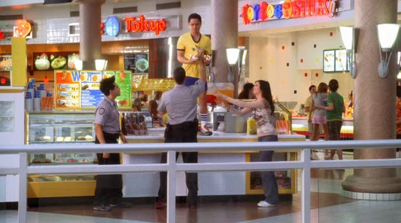 vampirediariesworld-dot-org_AmericanMall00507.png