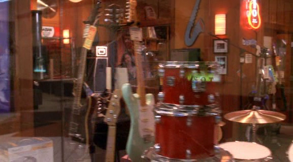 vampirediariesworld-dot-org_AmericanMall00591.png