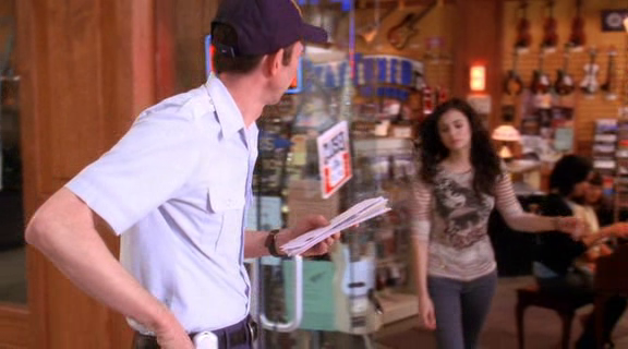 vampirediariesworld-dot-org_AmericanMall00594.png