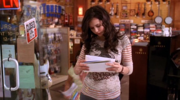 vampirediariesworld-dot-org_AmericanMall00601.png