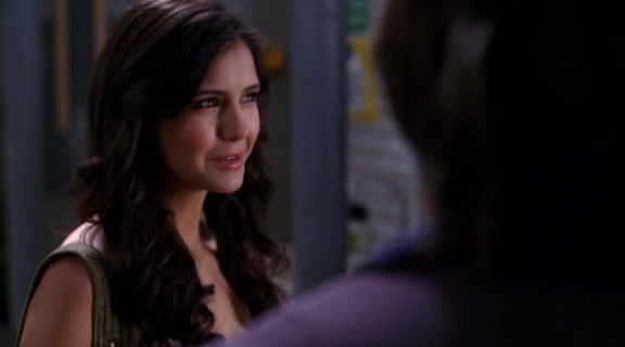 vampirediariesworld-dot-org_AmericanMall00874.png