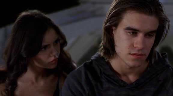 vampirediariesworld-dot-org_AmericanMall00929.png