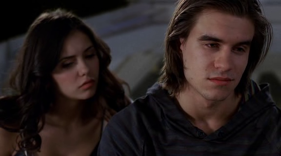 vampirediariesworld-dot-org_AmericanMall00932.png