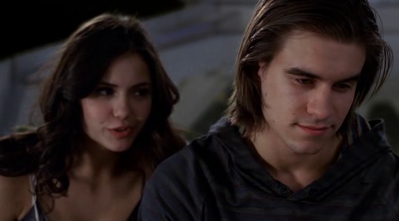 vampirediariesworld-dot-org_AmericanMall00934.png