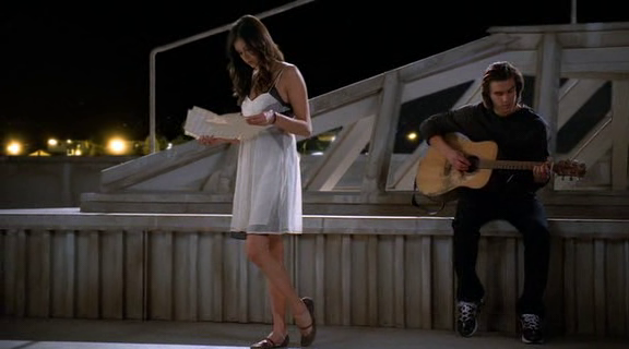vampirediariesworld-dot-org_AmericanMall00949.png